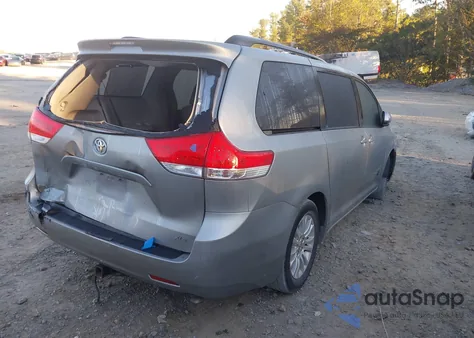 2013 Toyota Sienna Xle V6 8 Passenger z USA, uszkodzony, nr VIN 5TDYK3DC1DS320384